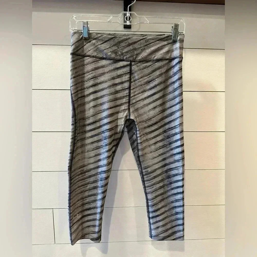 Under Armour Heat Gear Compression Capris- size Medium